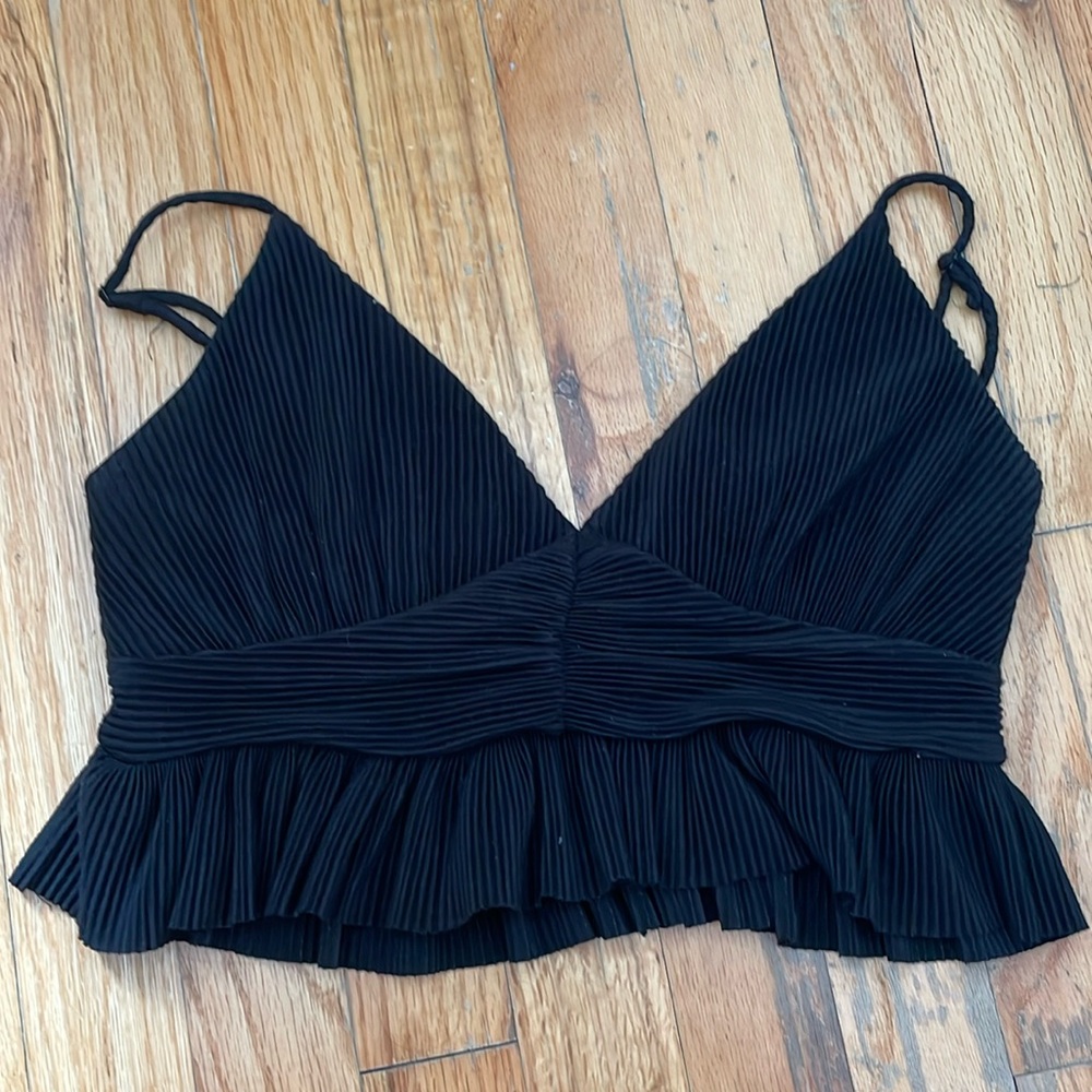 Black Ribbed Crop Top w/ Adjustable Straps - Very Cute!